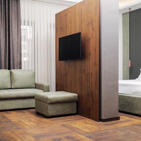 Triumf Hotel プリズレン エクステリア 写真