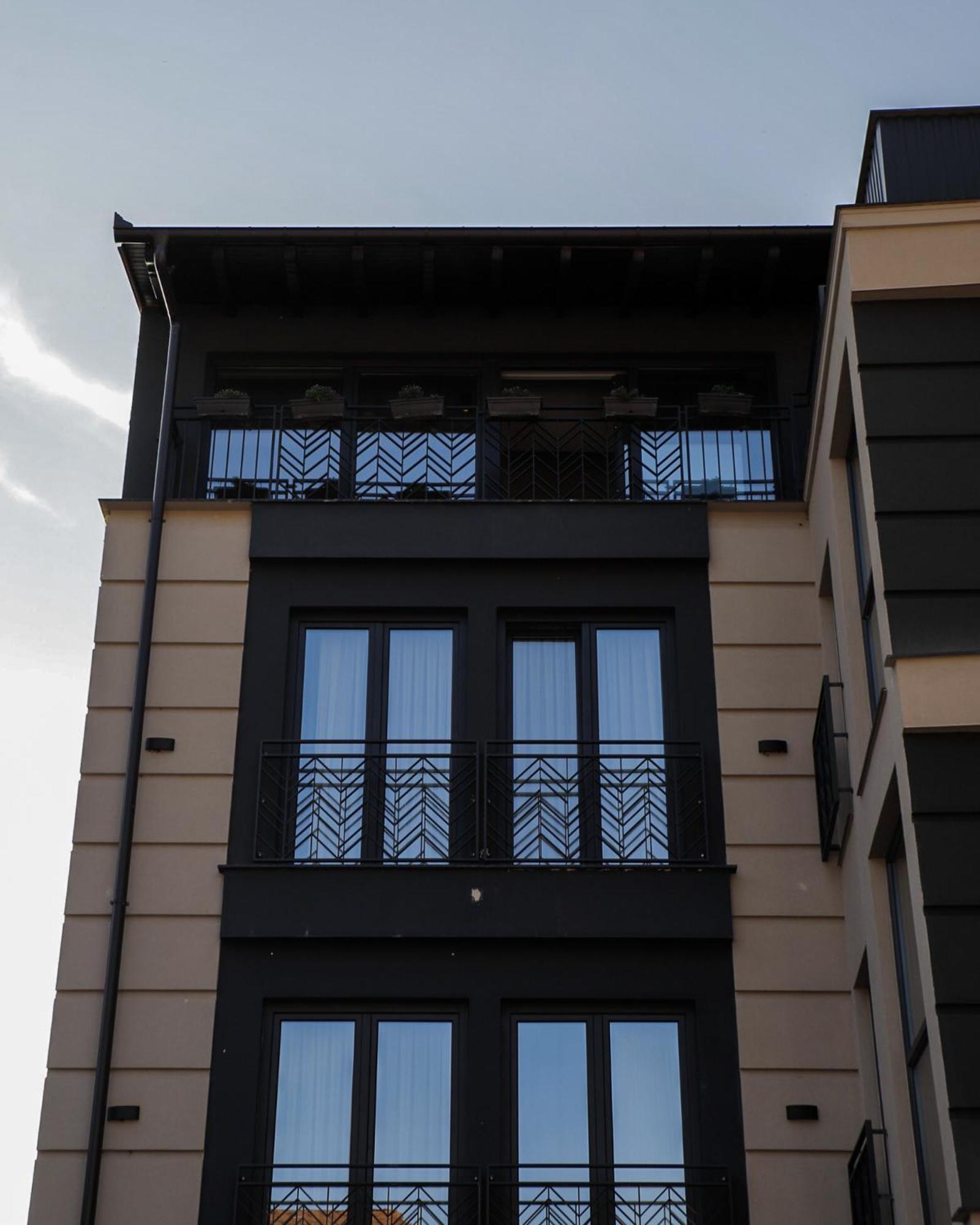 Triumf Hotel プリズレン エクステリア 写真