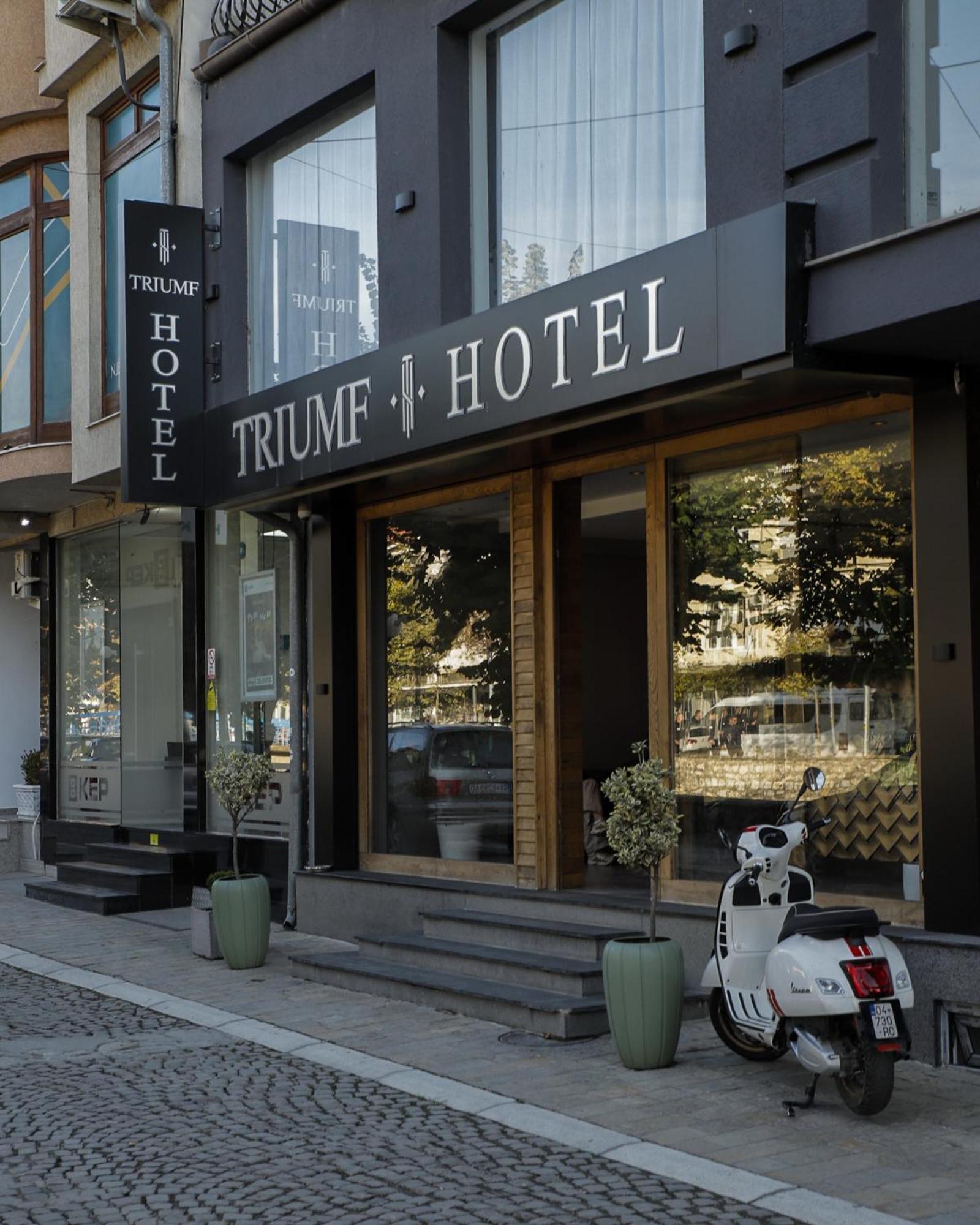 Triumf Hotel プリズレン エクステリア 写真
