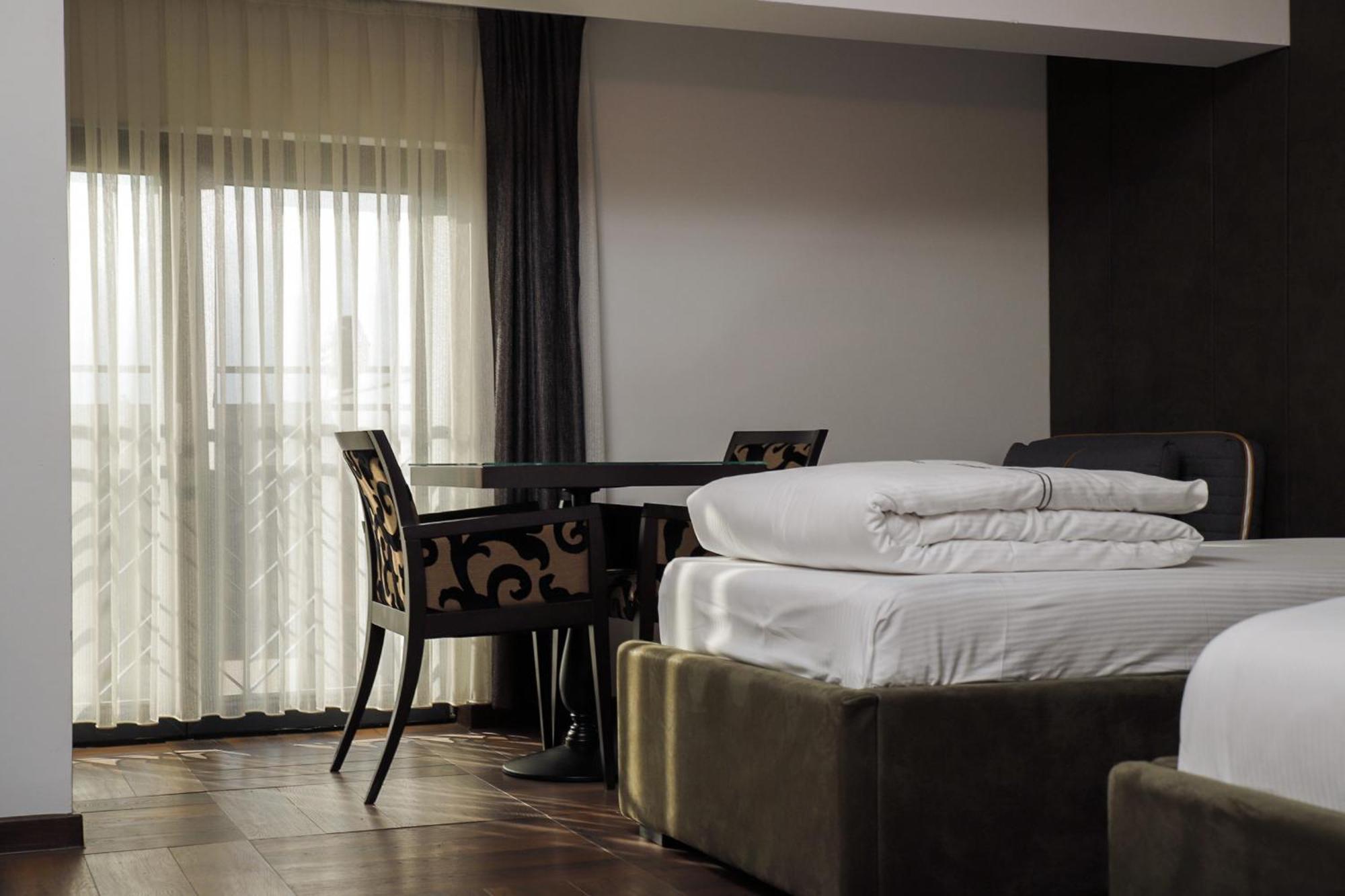Triumf Hotel プリズレン エクステリア 写真